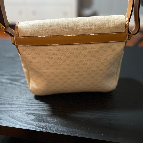 Vintage 80s Gucci Monogram Messenger Crossbody Cream Leather Micro G - Picture 12 of 12